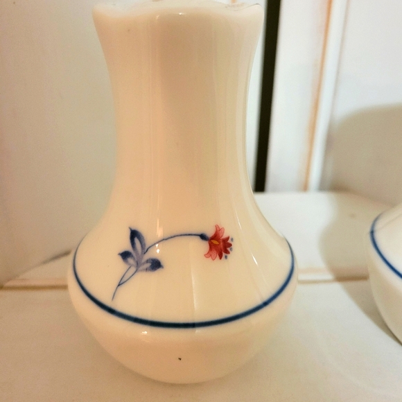 Epoch "Asiana" Ceramic Salt & Pepper Shakers - Picture 2 of 3